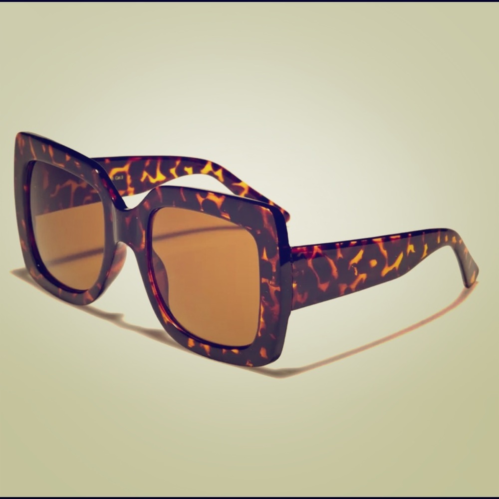Gisselle Oversized Square Woman’s Sunglasses